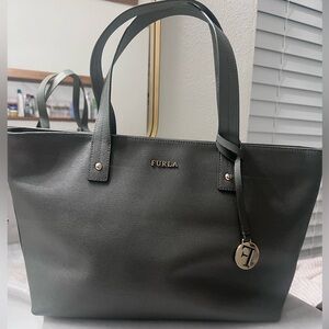 Leather FURLA tote with top zipper